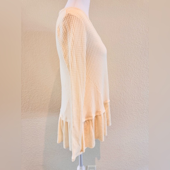 Anthropologie - Eri + Ali - Waffle Knit V- Neck Peplum Top – Cream – Size XS - Picture 4 of 12